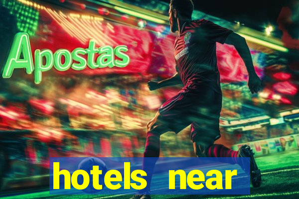 hotels near pinnacle bank arena