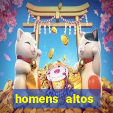 homens altos sarados pelados