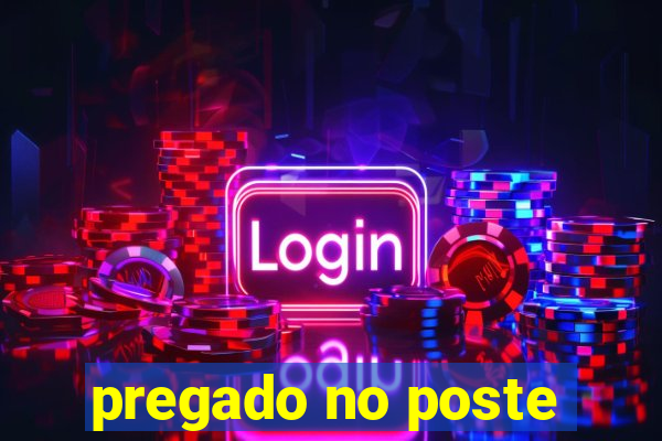 pregado no poste