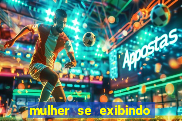 mulher se exibindo ao vivo